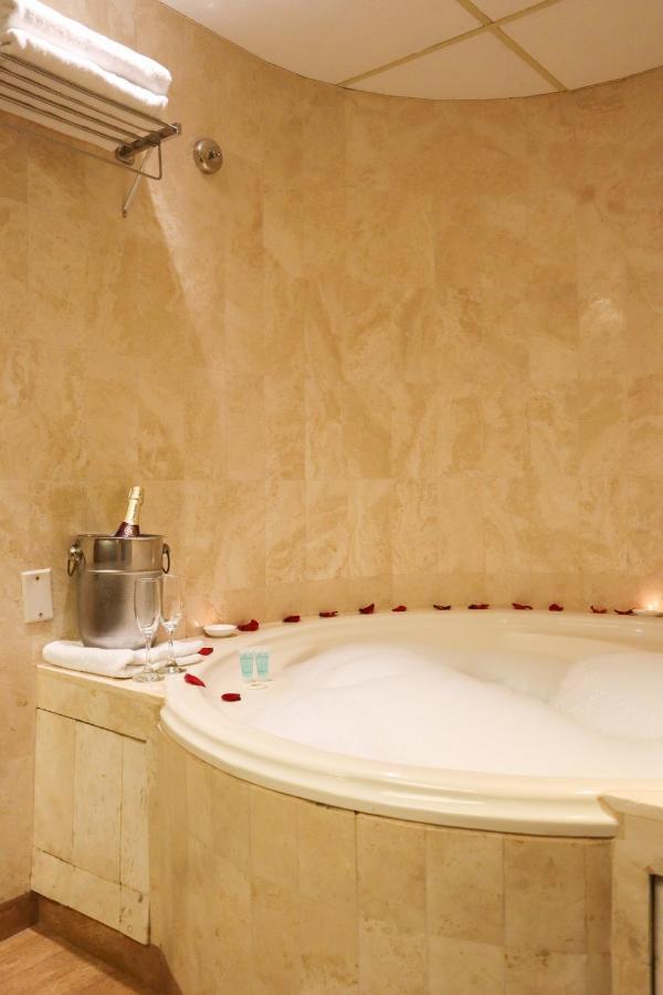 J&A Classic Hotel Lima Exterior foto A bubble bath