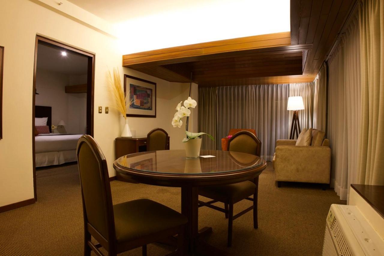J&A Classic Hotel Lima Exterior foto A suite at the hotel