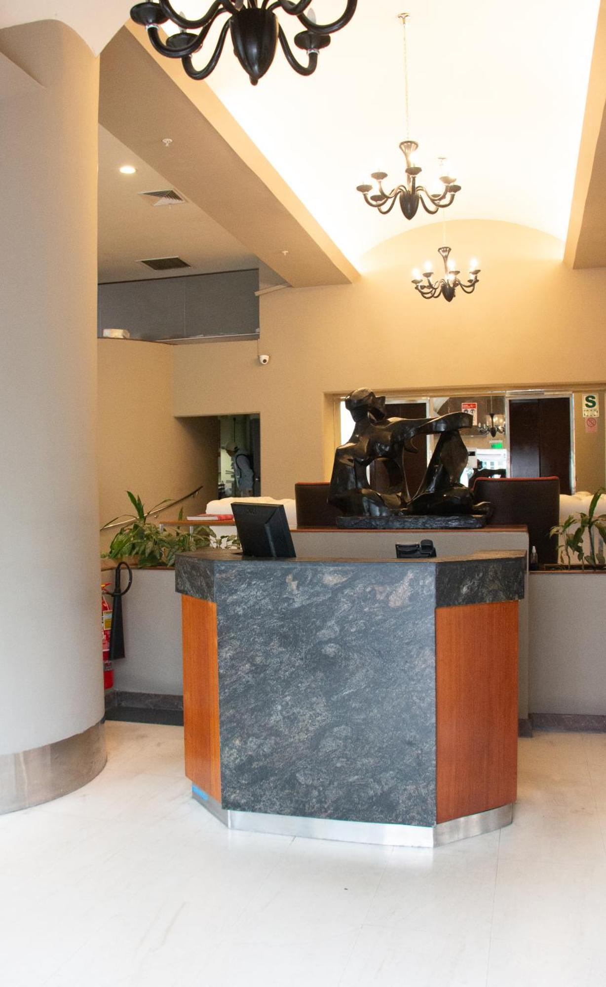 J&A Classic Hotel Lima Exterior foto The airport's reception area