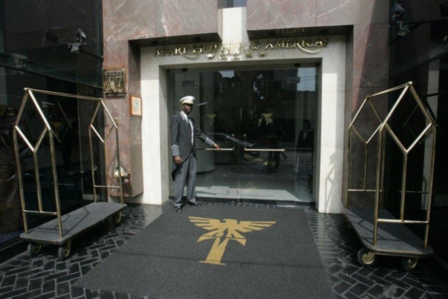 J&A Classic Hotel Lima Exterior foto Entrance to the hotel